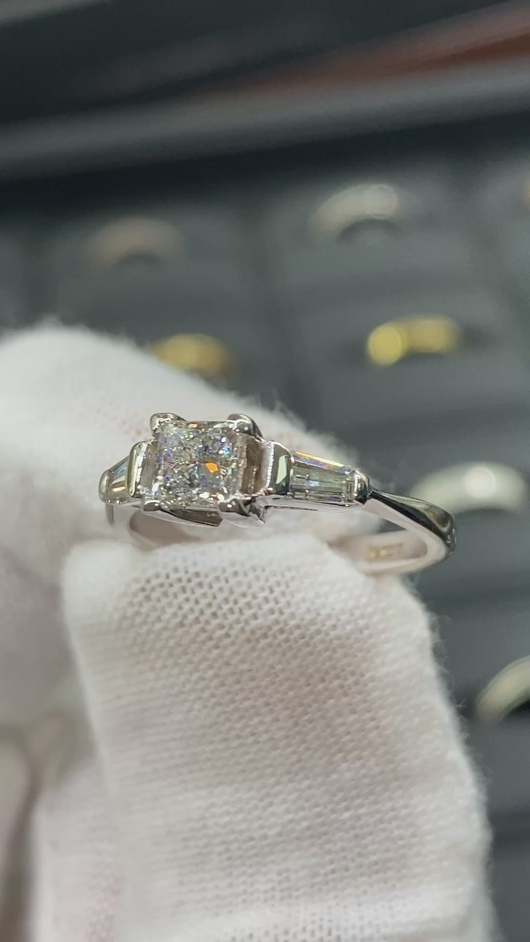 UK HALLMARKED CERTIFIED 0.70ct TRILOGY 18K WHITE GOLD PRINCESS & TAPERED BAGUETTE DIAMOND RING